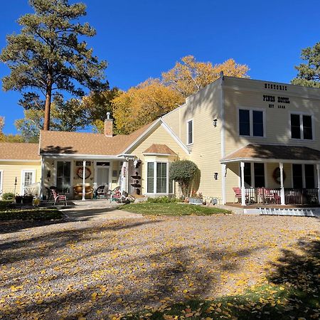 Moore'S Old Pine Inn Marysvale Екстериор снимка