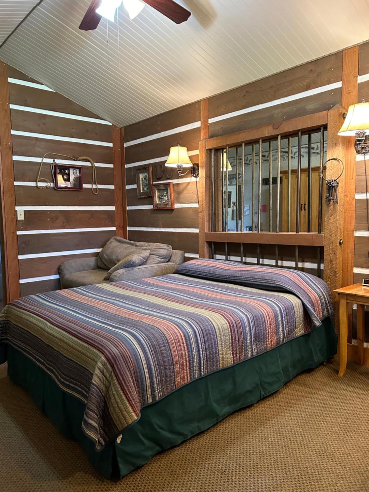Moore'S Old Pine Inn Marysvale Екстериор снимка