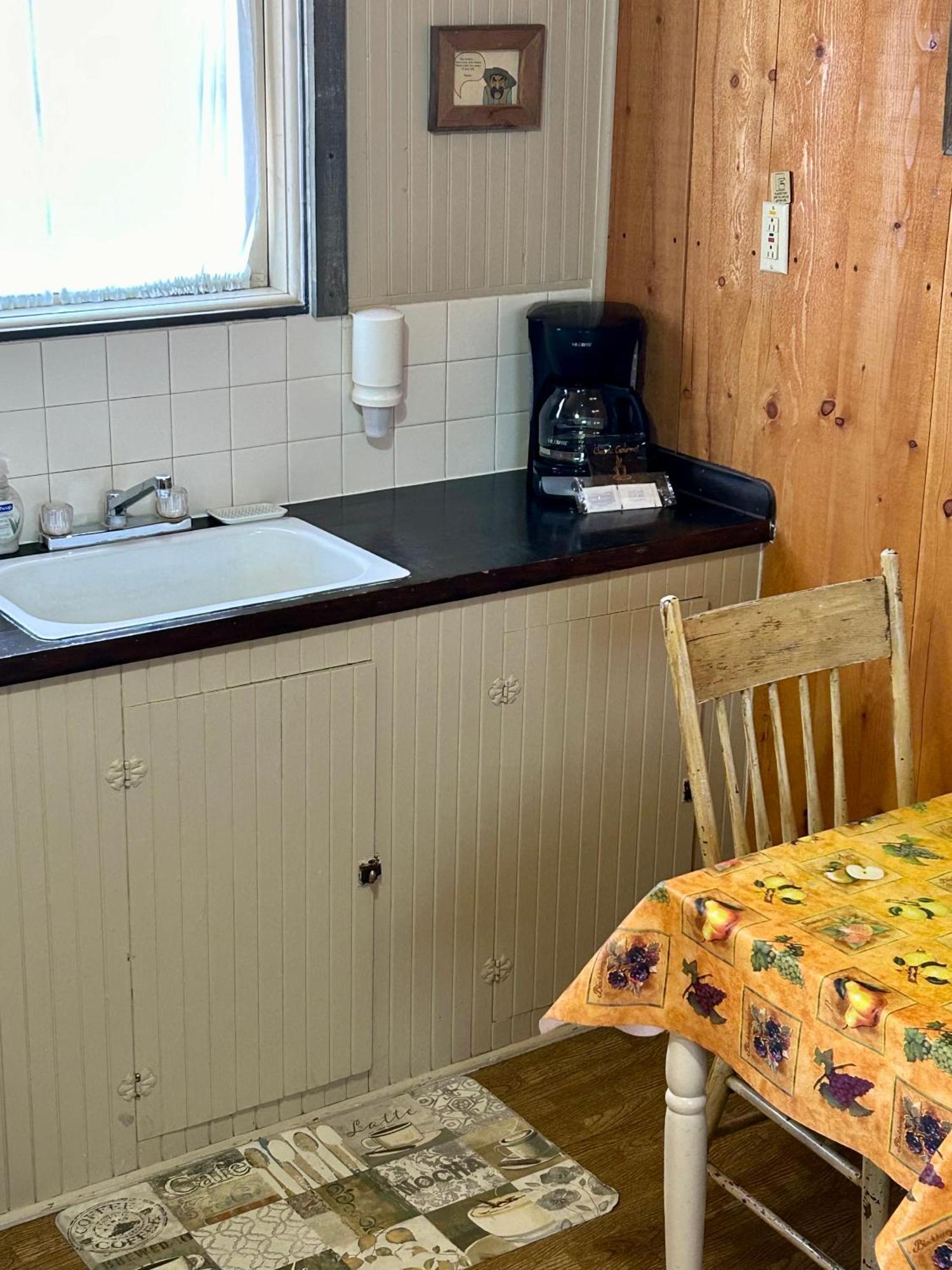 Moore'S Old Pine Inn Marysvale Екстериор снимка