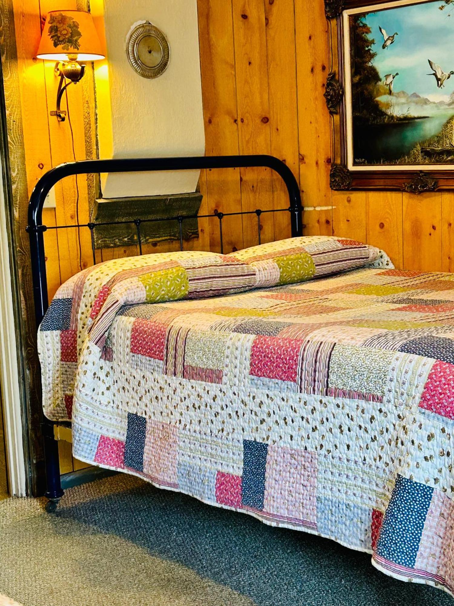 Moore'S Old Pine Inn Marysvale Екстериор снимка